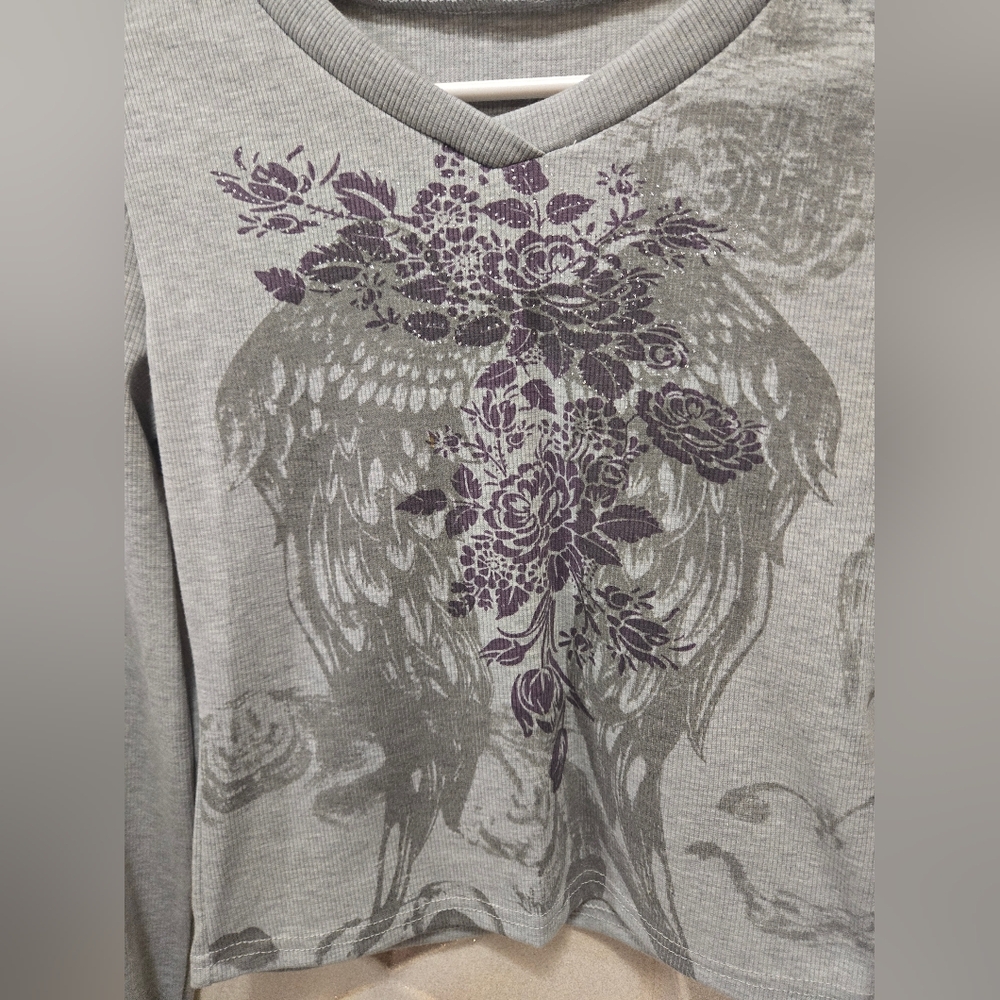 Women's Graphic Long Sleeve Crop Top Size Large Gray - Picture 3 of 4